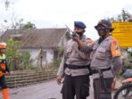 Personel Satbrimob Jatim Bantu Evakuasi Korban Erupsi Gunung Semeru