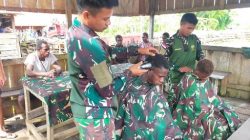 Satgas Yonif Raider 514/SY/9/2 Kostrad Gelar Layanan Potong Rambut Gratis Bagi Masyarakat Papua