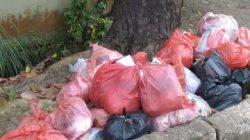 Bau Busuk Sampah di Kampung Keramat Resahkan Warga