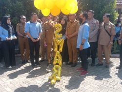 Peringati Hari Lansia Nasional Ke -27, Bupati Bondowoso Lepas Simbulis Smart Balon