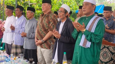 Aries Sandi Hadiri Maulid Nabi dan Serahkan Santunan di Pesawaran