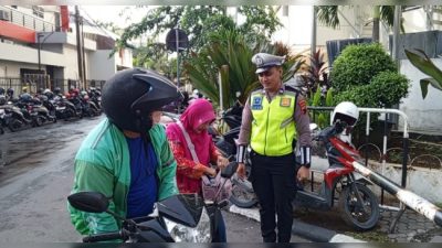 Polantas Polda Jateng Siaga di CFD Simpang Lima demi Kenyamanan dan Ketertiban Warga