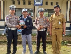Tekan Laka Lantas Pelajar, Satlantas Polres Badung Sambangi SMK Negeri 1 Petang